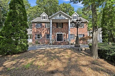 /international/us/48-private-road-calverton-ny-110109954510/