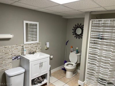 /international/us/3101-w-25th-street-cleveland-oh-110106121059/