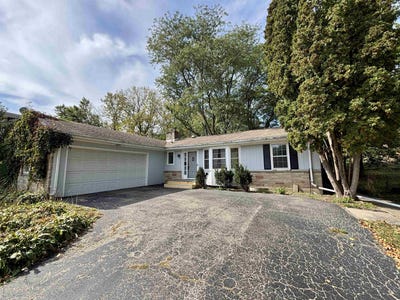 /international/us/911-kenmore-road-rockford-il-110107258961/