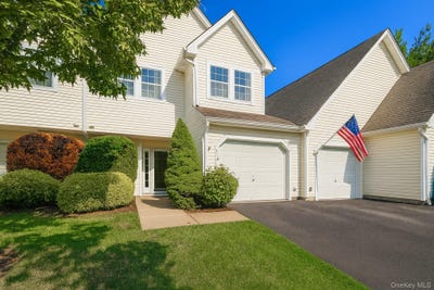 /international/us/139-erin-lane-east-setauket-ny-110104999686/