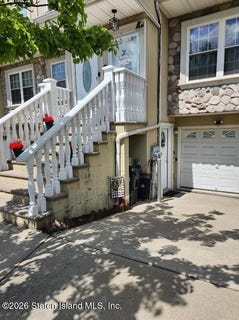 /international/us/216-dartmouth-loop-staten-island-ny-110108012530/