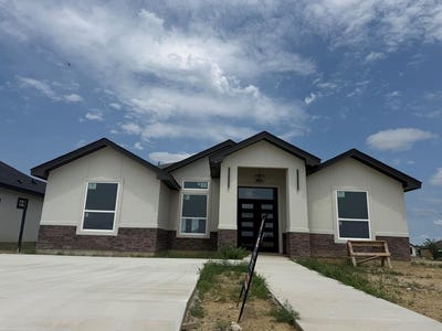 /international/us/3177-mauricio-libson-blvd-eagle-pass-tx-110108255023/