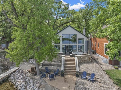 /international/us/2212-okoboji-boulevard-west-okoboji-ia-110099816152/