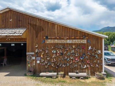 /international/us/1475-n-fish-creek-road-wilson-wy-110101177132/