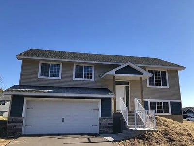 /international/us/1020-essex-drive-osceola-wi-110110337268/