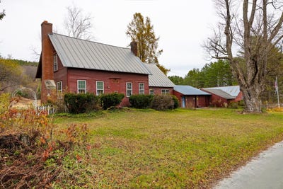 /international/us/298-jenneville-road-hartland-vt-110103677035/