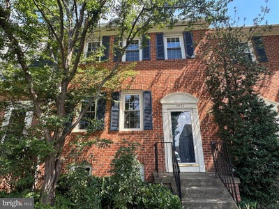 /international/us/10152-village-knolls-court-oakton-va-110109063765/