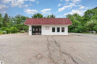 /international/us/725-e-center-ithaca-mi-110100552201/