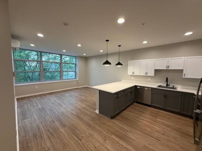 /international/us/214-kinne-st-east-syracuse-ny-110102059716/