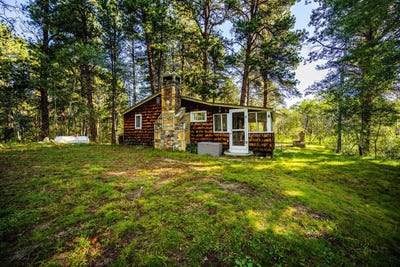 /international/us/26-fawn-trail-story-wy-110101243828/