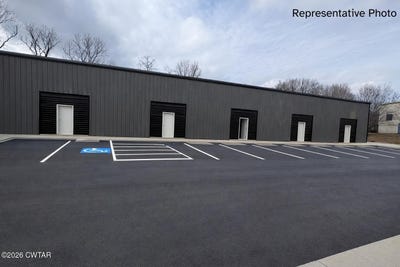 /international/us/176-commerce-center-circle-jackson-tn-110107960590/