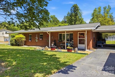 /international/us/88-lost-creek-drive-flat-rock-nc-110107840294/