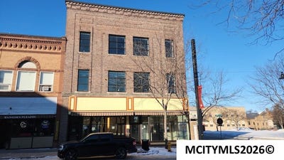 /international/us/122-n-federal-mason-city-ia-110105782609/