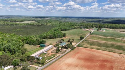 /international/us/2990-whites-chapel-road-phenix-va-110108714574/