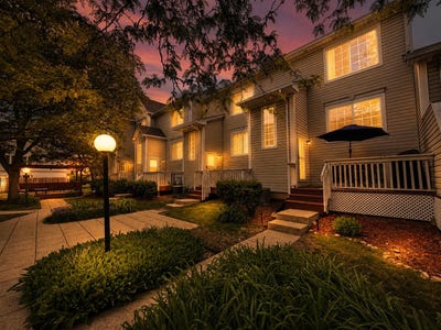 /international/us/313-peachtree-court-bolingbrook-il-110108351466/