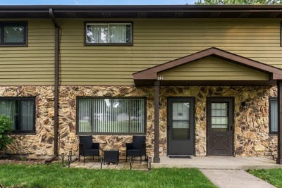 /international/us/72-s-ruga-court-addison-il-110108541751/