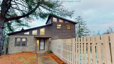 /international/us/100-stonewood-drive-huntington-wv-110104157946/