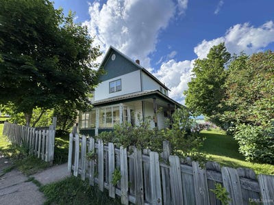 /international/us/404-crystal-crystal-falls-mi-110100586111/