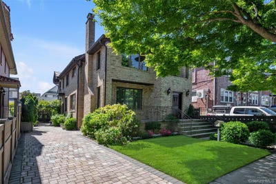 /international/us/39-12-215th-place-bayside-ny-110106204166/