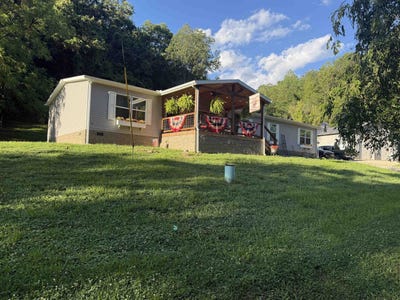 /international/us/1688-buffalo-creek-road-huntington-wv-110108933899/