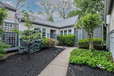 /international/us/8837-montgomery-road-sycamore-twp-oh-110105641773/