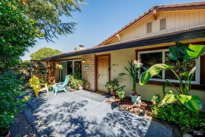 /international/us/446-las-casitas-court-santa-rosa-ca-110102306160/