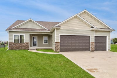 /international/us/100-summit-circle-nw-bondurant-ia-110110215303/