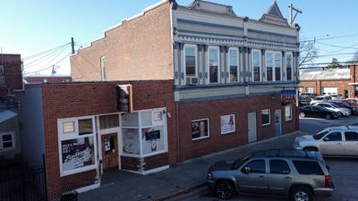 /international/us/111-w-adams-street-pittsfield-il-110104409317/