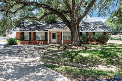 /international/us/402-dundee-street-victoria-tx-110101256907/