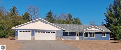 /international/us/2221-nancy-kay-avenue-interlochen-mi-110105886030/