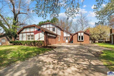 /international/us/554-woodbine-drive-terre-haute-in-110098687751/