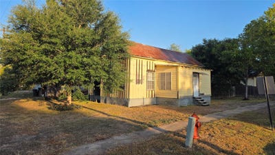 /international/us/401-n-pecan-st-moulton-tx-110110126482/
