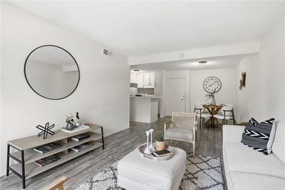 /international/us/18620-hatteras-tarzana-ca-110107073317/