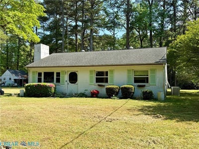 /international/us/351-e-bay-drive-white-stone-va-110103230539/