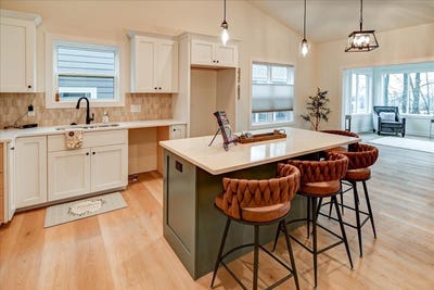 /international/us/4121-fox-forest-way-deforest-wi-110107336520/