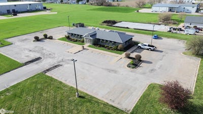 /international/us/112-w-division-street-west-burlington-ia-110100311974/?lang=en