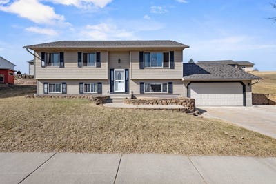 /international/us/120-thomas-road-reedsburg-wi-110106717000/