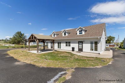 /international/us/106-e-8th-st-pine-bluffs-wy-110110013089/