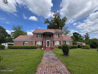 /international/us/2936-daniels-street-marianna-fl-110108094318/