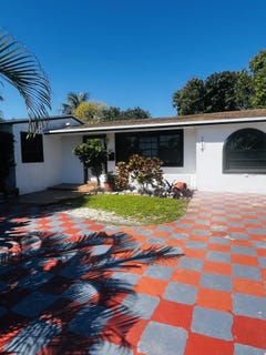 /international/us/19530-nw-11th-avenue-miami-gardens-fl-110107380540/