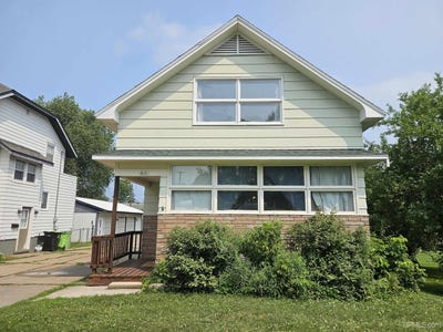 /international/us/912-erie-avenue-crystal-falls-mi-110108613016/