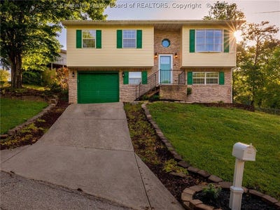 /international/us/11-poplar-hills-road-hurricane-wv-110107806460/