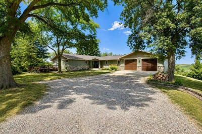 /international/us/18231-weber-rd-westfield-ia-110119514128/