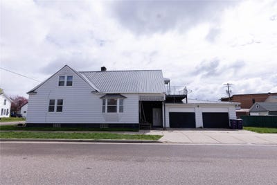 /international/us/23743-adams-street-independence-wi-110107780975/