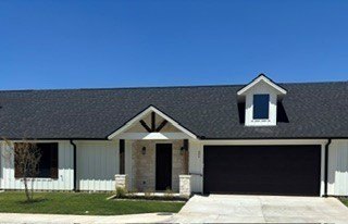 /international/us/204-e-ewell-street-granbury-tx-110119621489/
