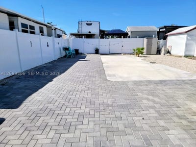 /international/us/325-calusa-st-lot-376-key-largo-fl-110110404752/