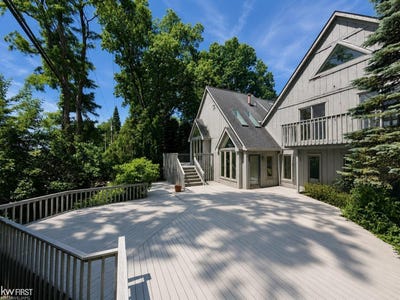 /international/us/11820-big-lake-road-davisburg-mi-110108630710/