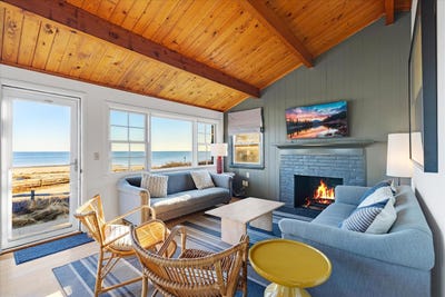 /international/us/100-hiawatha-road-wellfleet-ma-110107277428/