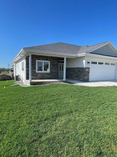 /international/us/827-vineyard-drive-cambridge-wi-110107829972/