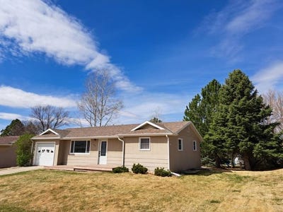 /international/us/834-e-9th-street-chadron-ne-110106853029/